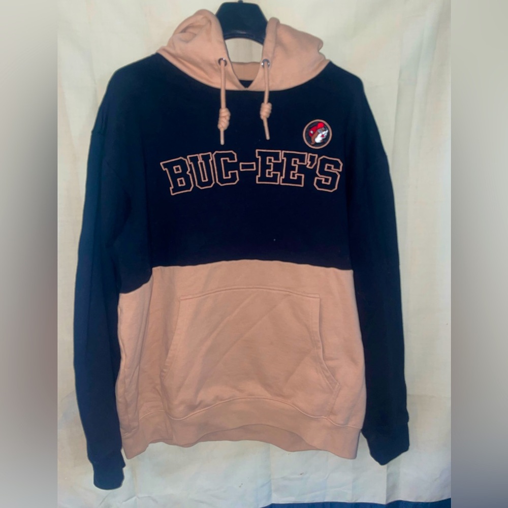 Buc-ee’s two-tone color block hoodie sweatshirt. Size 2X. Casual, cozy, trendy!